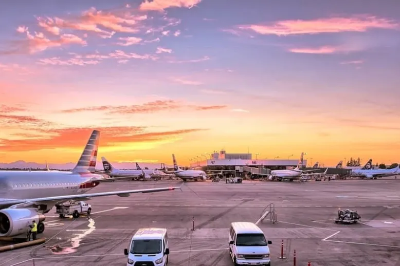 Airport airplanes gates flight line 163771
