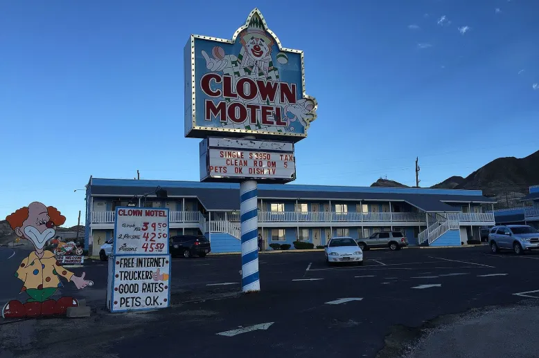 2015 05 03 18 35 37 the clown motel on main street u.s. route 6 and 95 in tonopah nevada