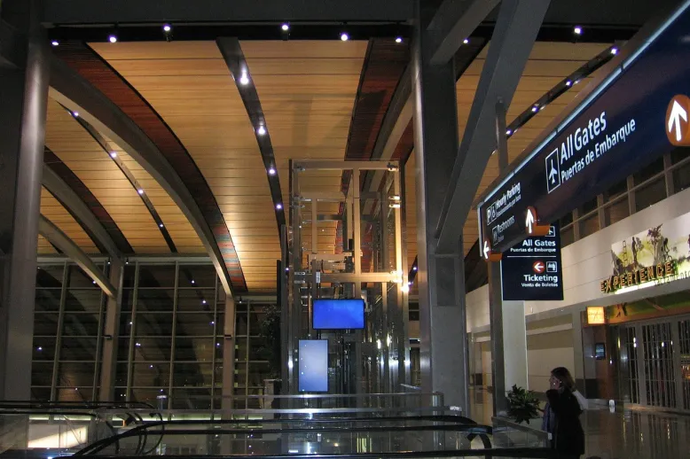 Sacramento international airport 86684 1280