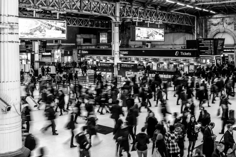 Victoria station busy people victoria 735795
