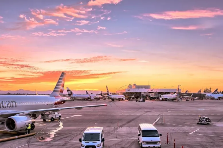 Airport airplanes gates flight line 163771
