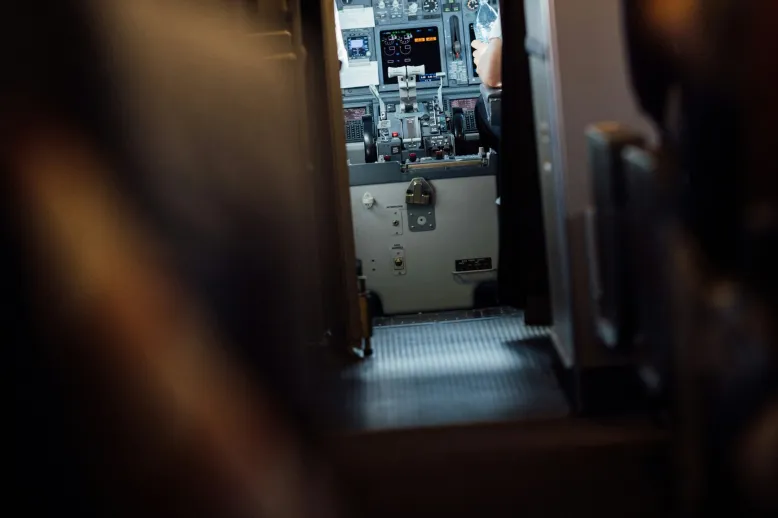 Open cockpit in plane