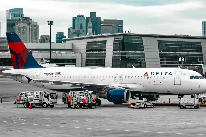 Delta plane at gate