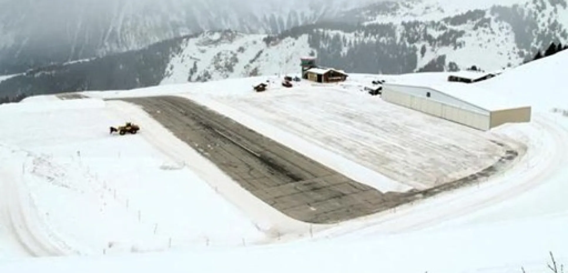 Courchevelairportcourchevelfrance 1309265490 thumb