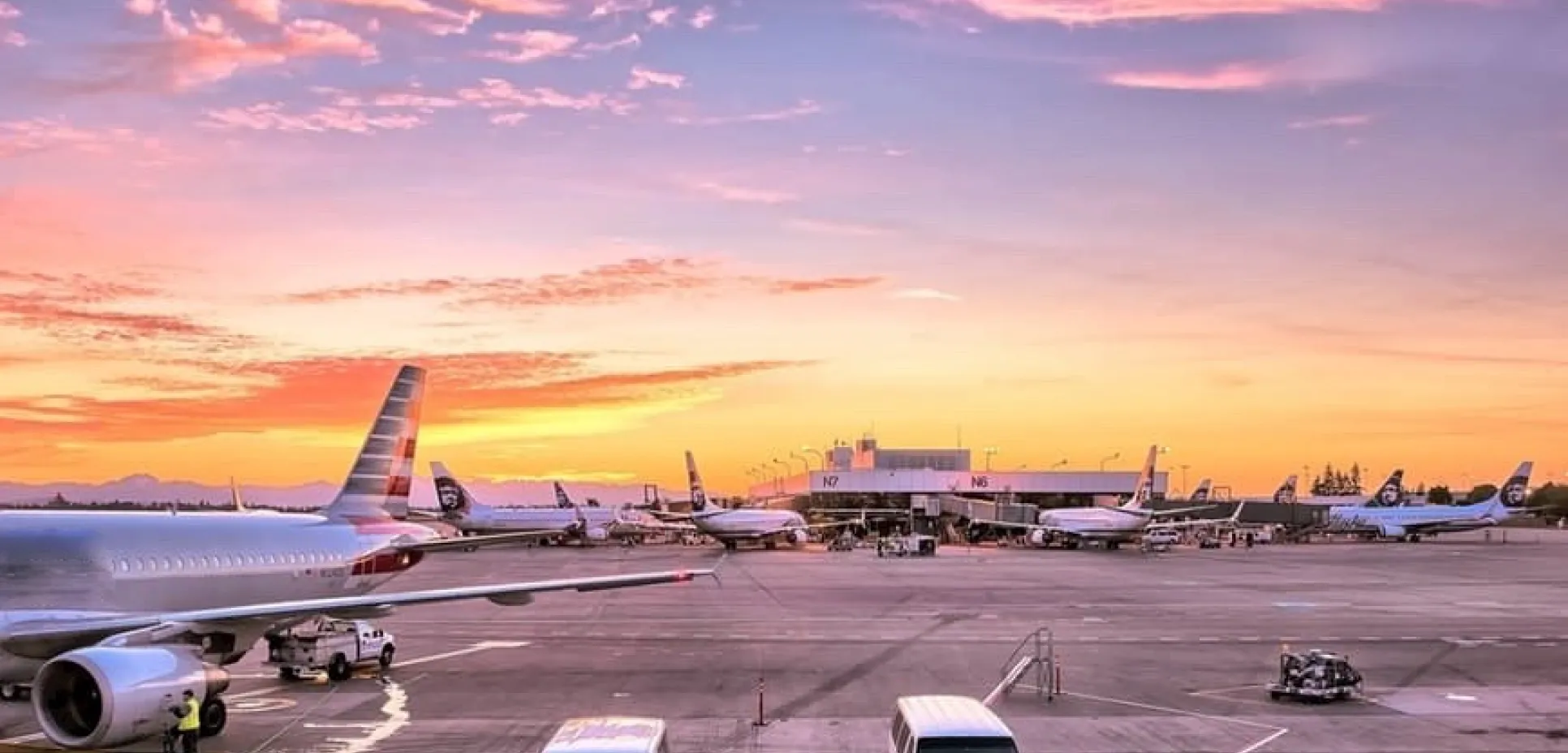 Airport airplanes gates flight line 163771