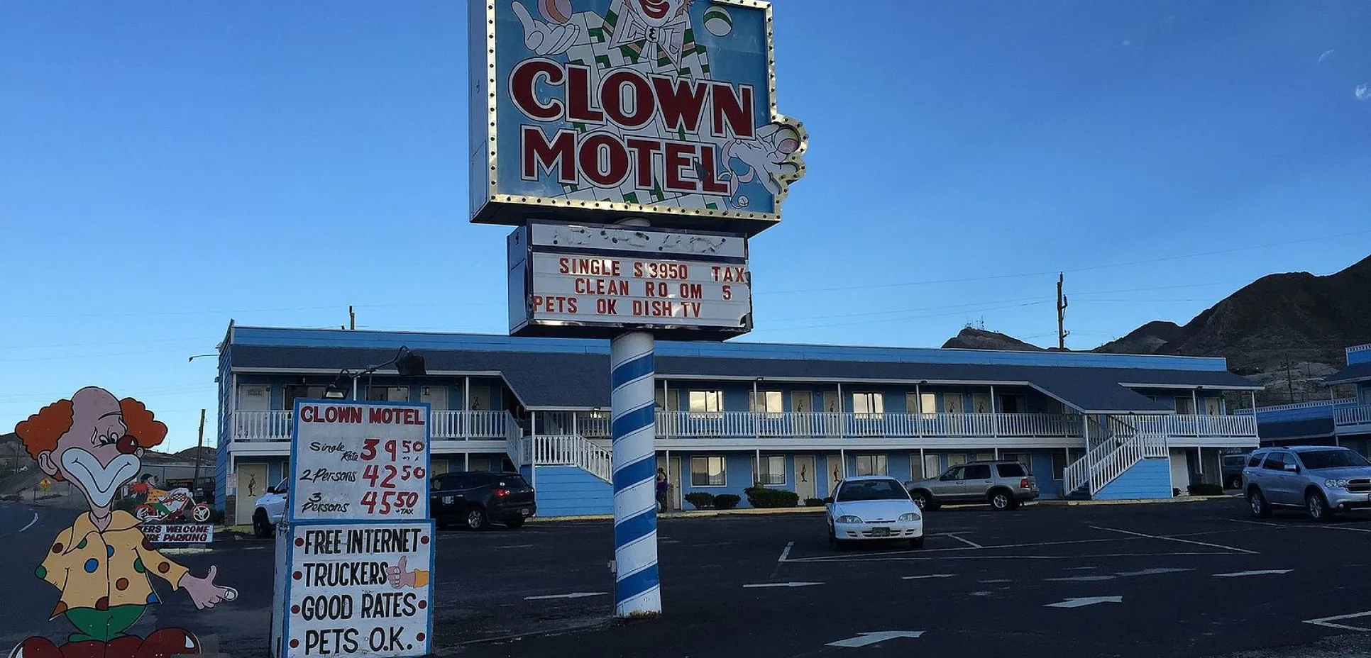 2015 05 03 18 35 37 the clown motel on main street u.s. route 6 and 95 in tonopah nevada