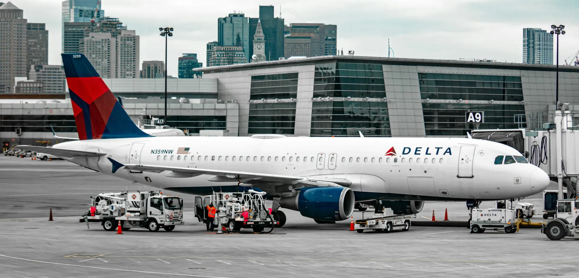Delta plane at gate