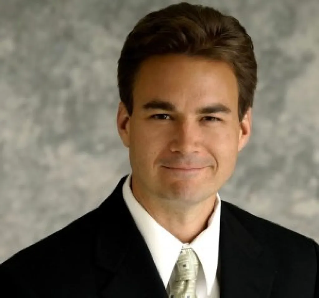 Elliott headshot