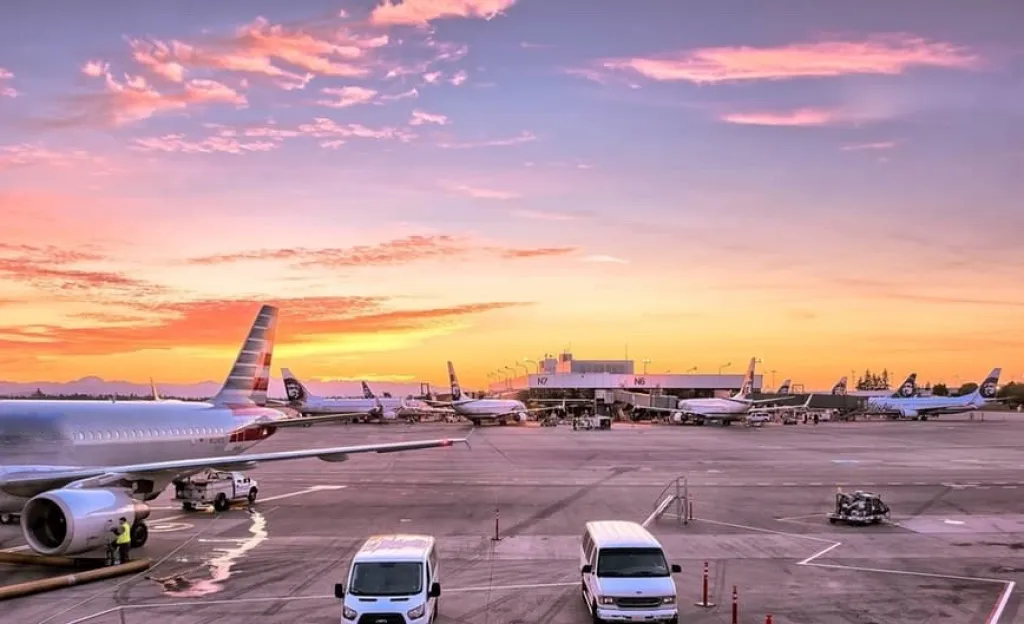 Airport airplanes gates flight line 163771